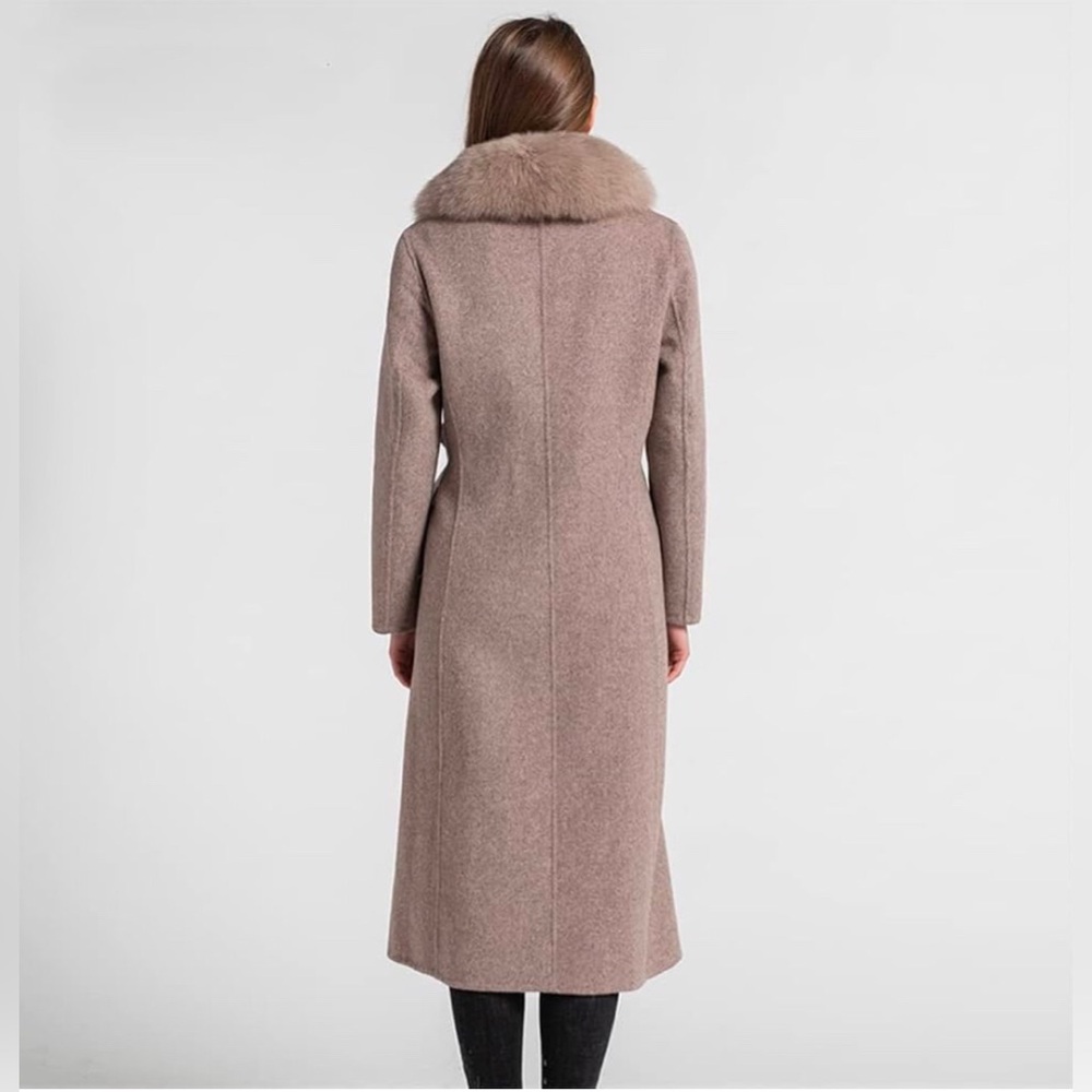 Women’s Long Wool Coat With Detachable Fur Collar - Picture 6 of 16